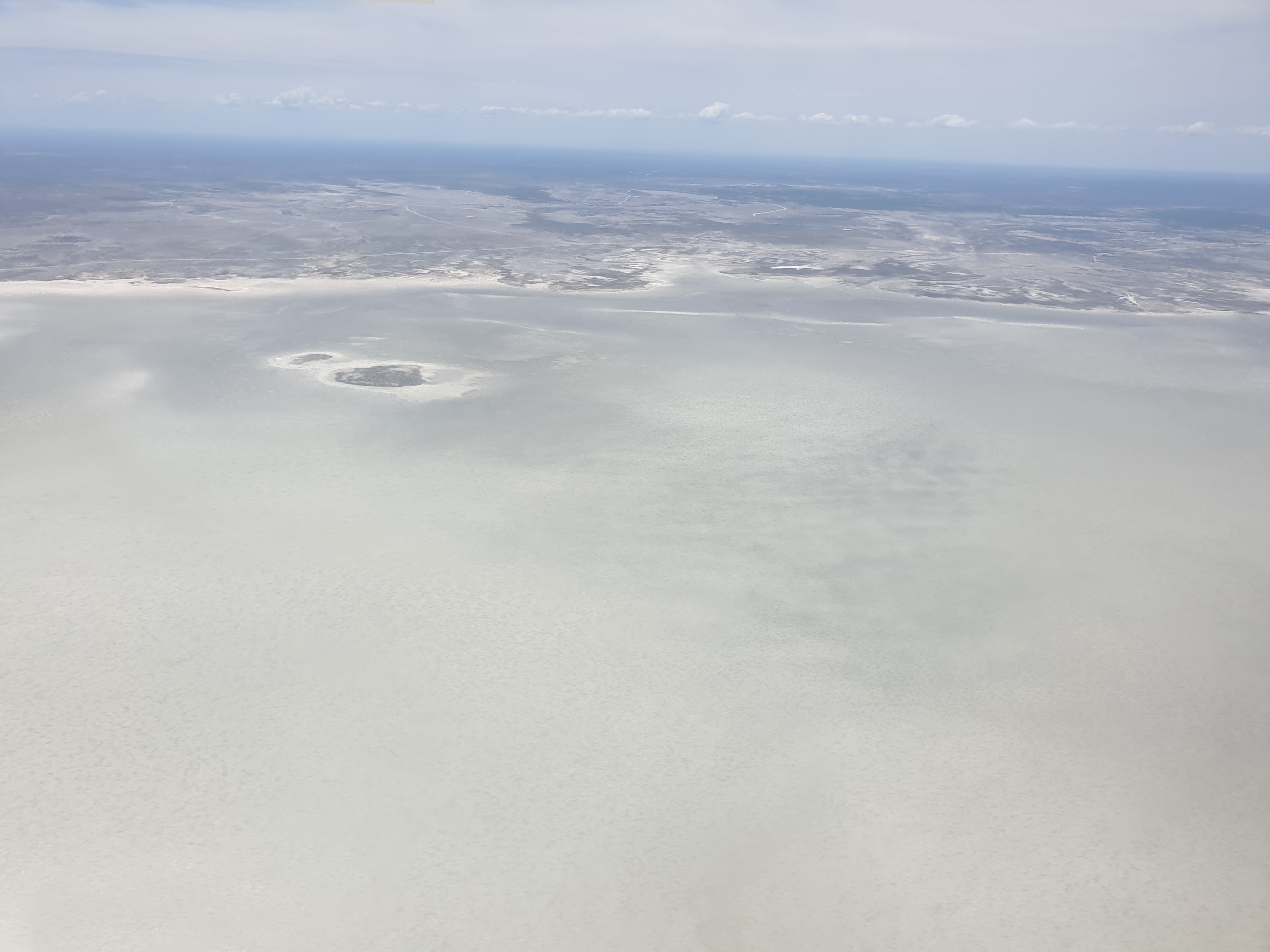 Le Pan d'Etosha vu de notre avionnette lors de notre arrivée depuis la côte des squelettes, Namibie